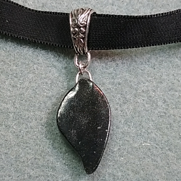 🆕️*WEARABLE ART* HAND CRAFTED BEAD VELVET CHOKER - Picture 4 of 5